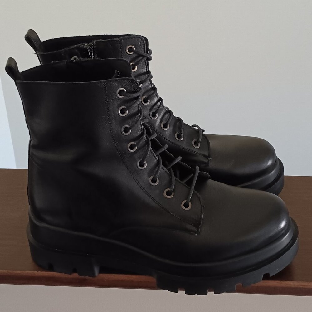 Black Combat Boots Soft Italian Leather L'INTERVALLE Excellent Condition